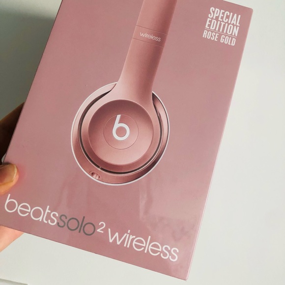 SOLD ! Brand new headphone - Picture 1 of 3